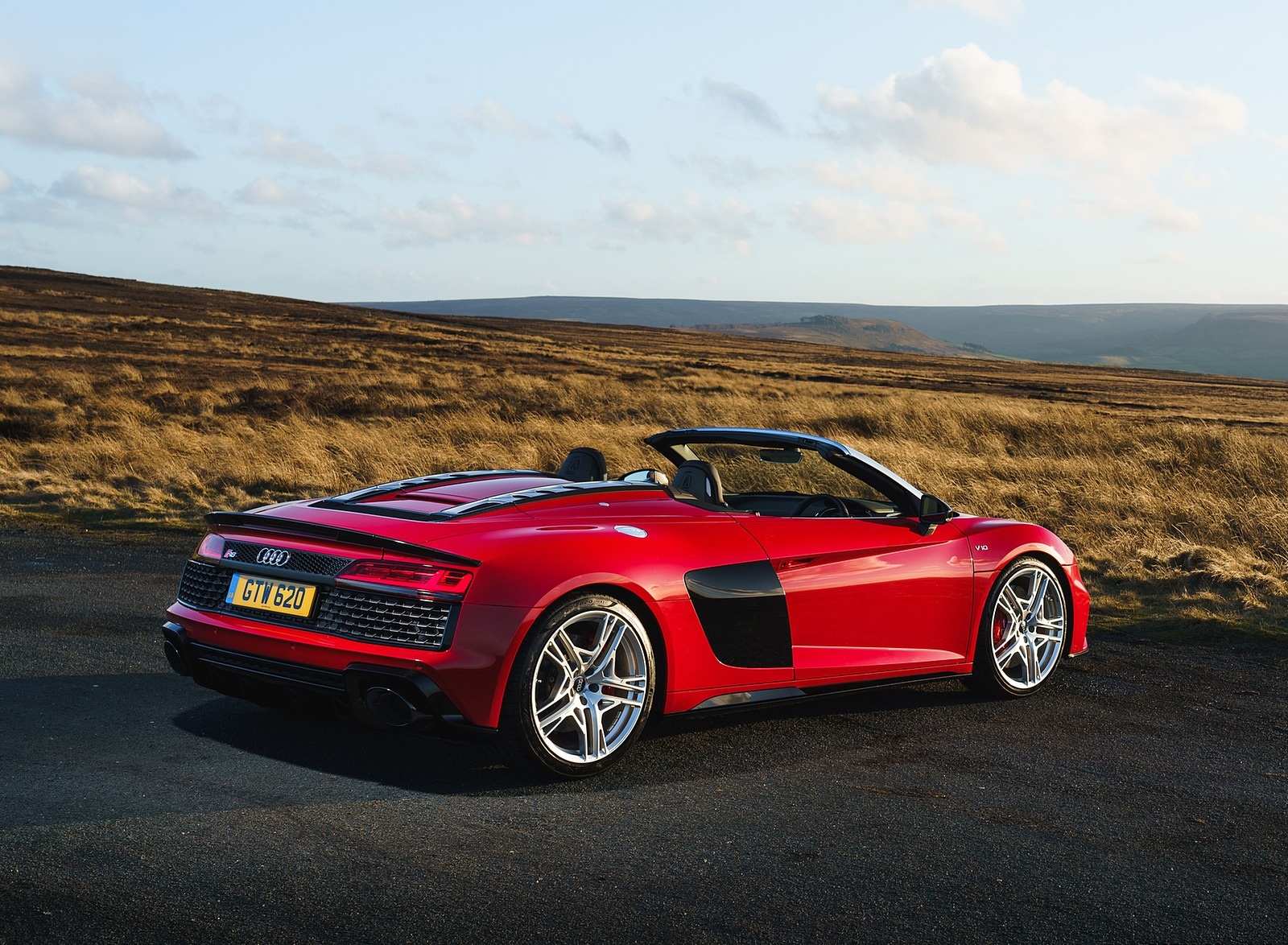 2019 Audi R8 V10 Spyder Performance quattro (UK-Spec) Rear Three-Quarter Wallpapers #49 of 100