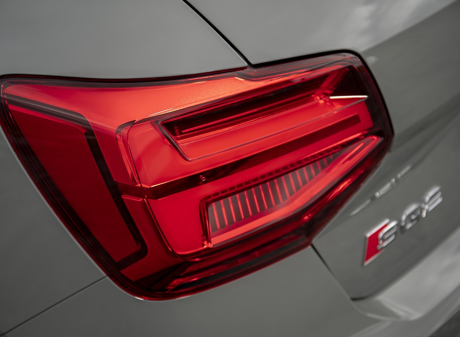 2019 Audi SQ2 (UK-Spec) Tail Light Wallpapers #33 of 60