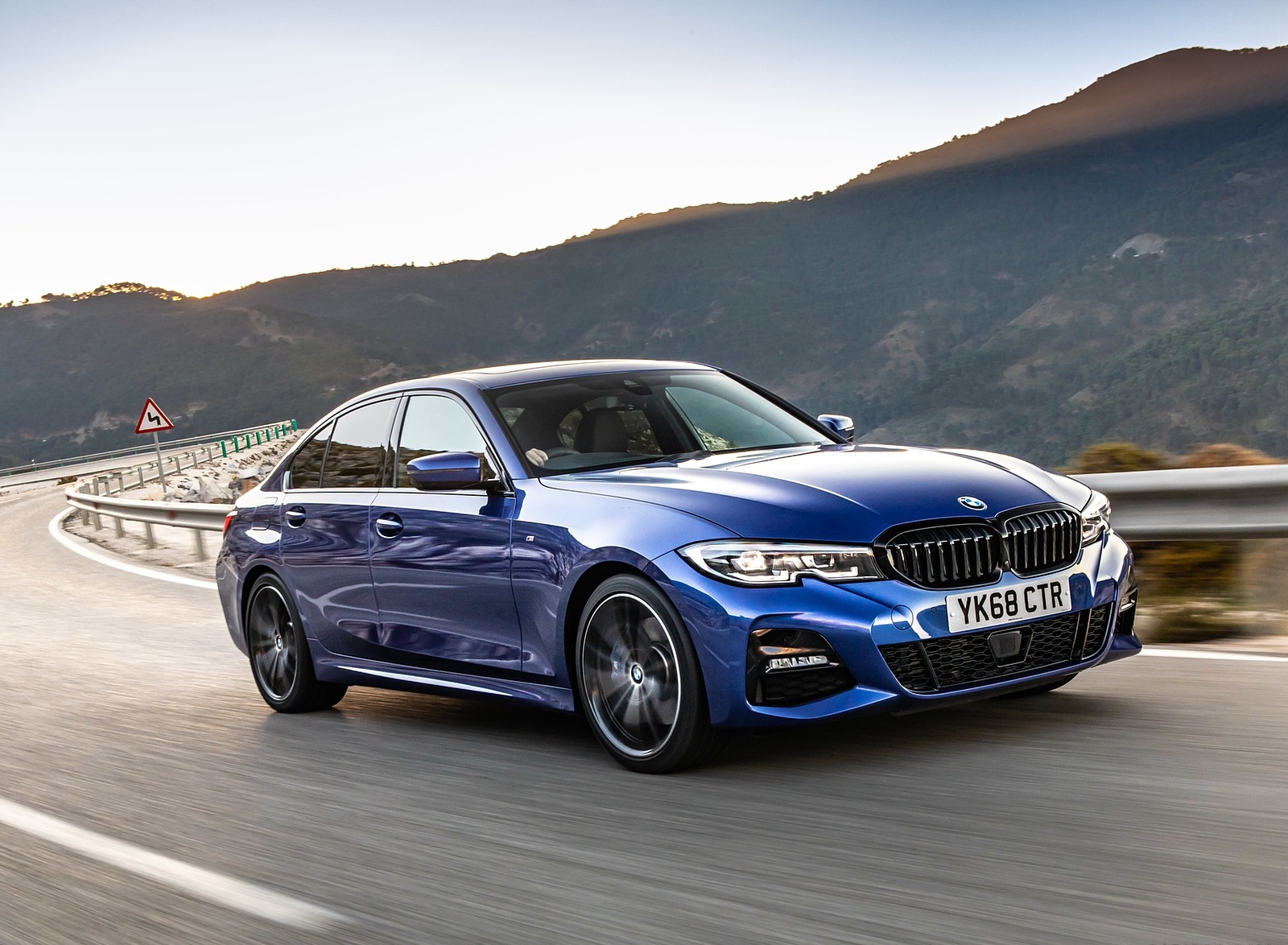 2019 BMW 3-Series Saloon 320d xDrive (UK-Spec) Front Three-Quarter Wallpapers #20 of 46
