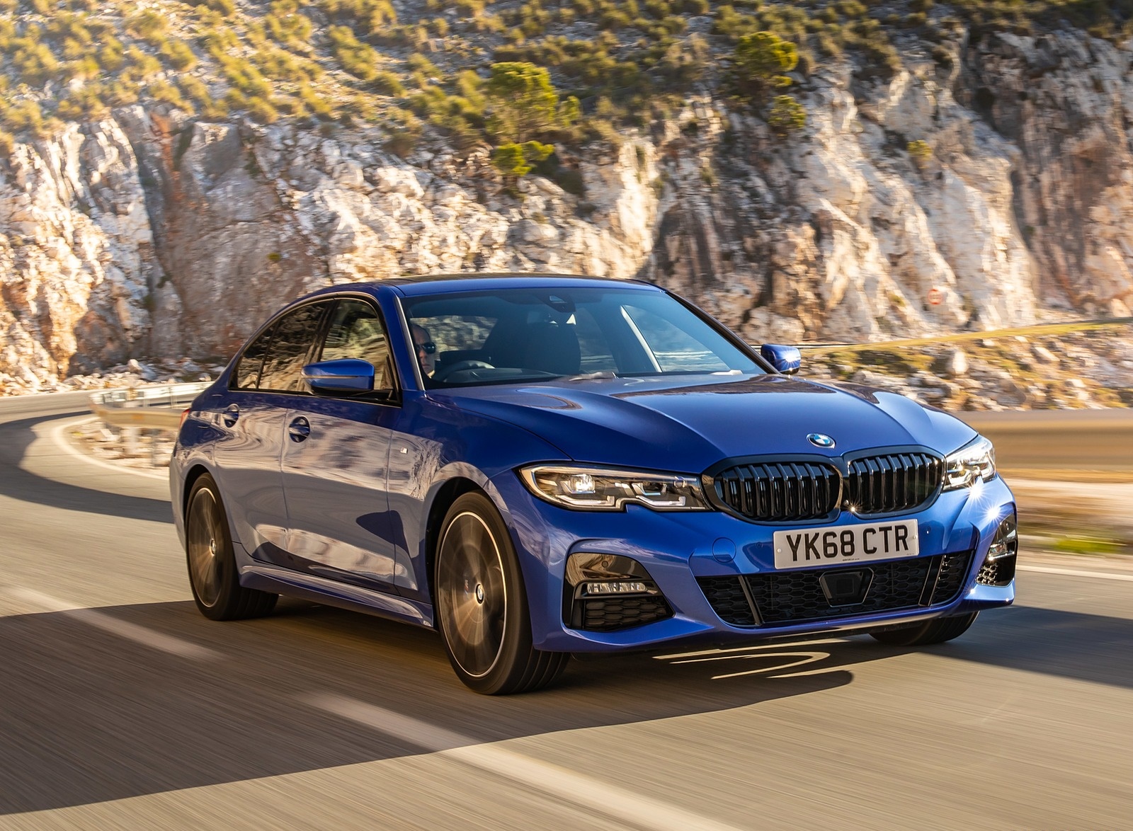 2019 BMW 3-Series Saloon 320d xDrive (UK-Spec) Front Three-Quarter Wallpapers (3)