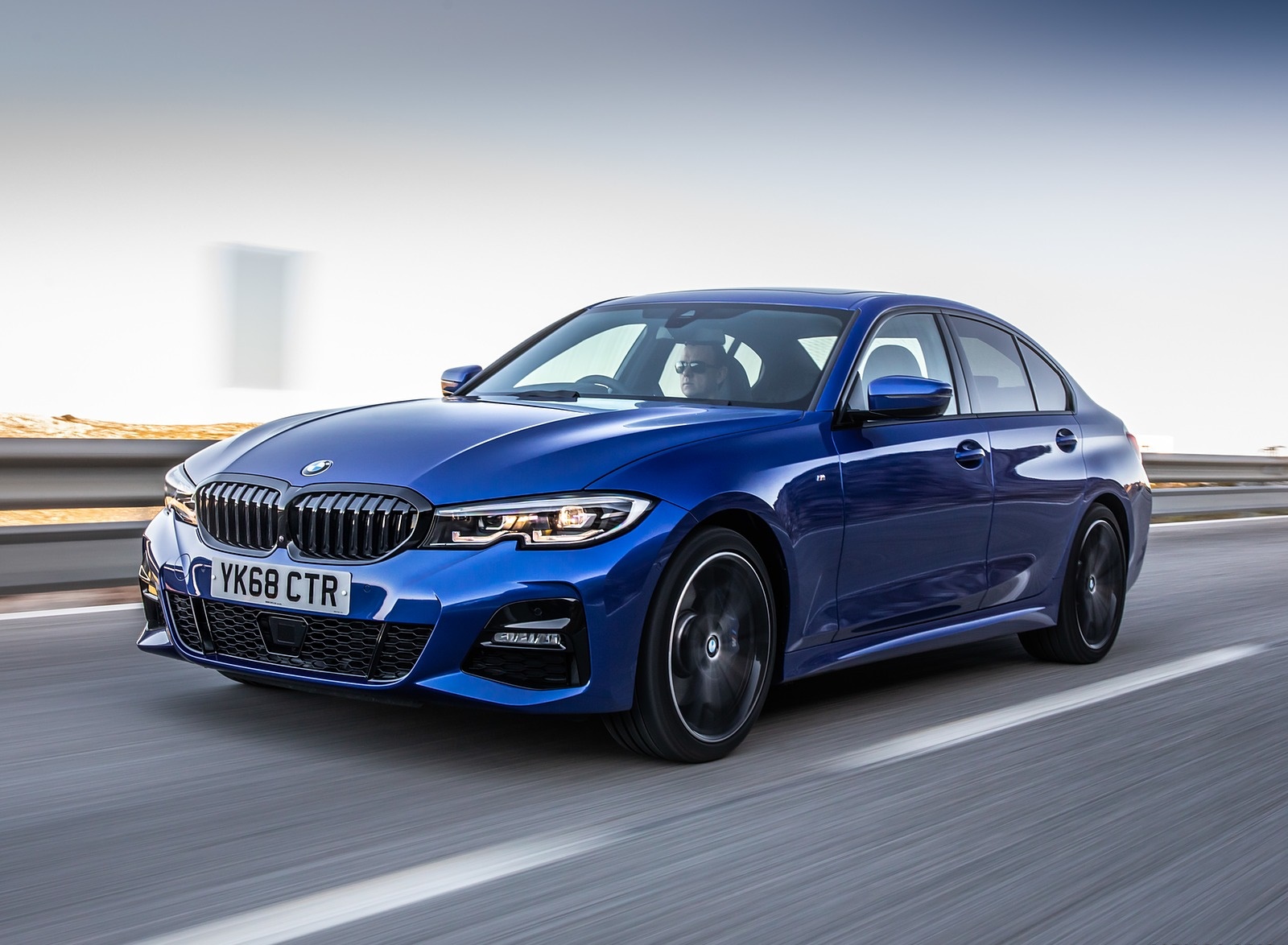 2019 BMW 3-Series Saloon 320d xDrive (UK-Spec) Front Three-Quarter Wallpapers #26 of 46