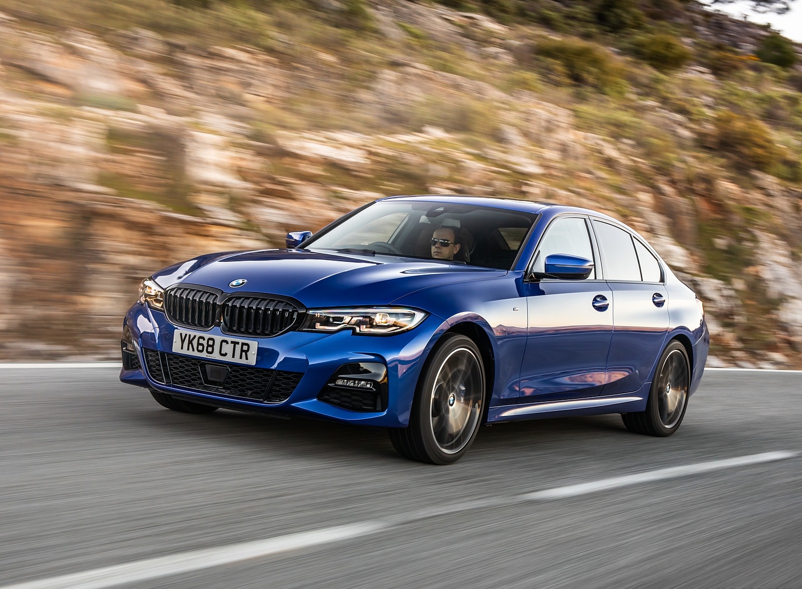 2019 BMW 3-Series Saloon 320d xDrive (UK-Spec) Front Three-Quarter Wallpapers (4)