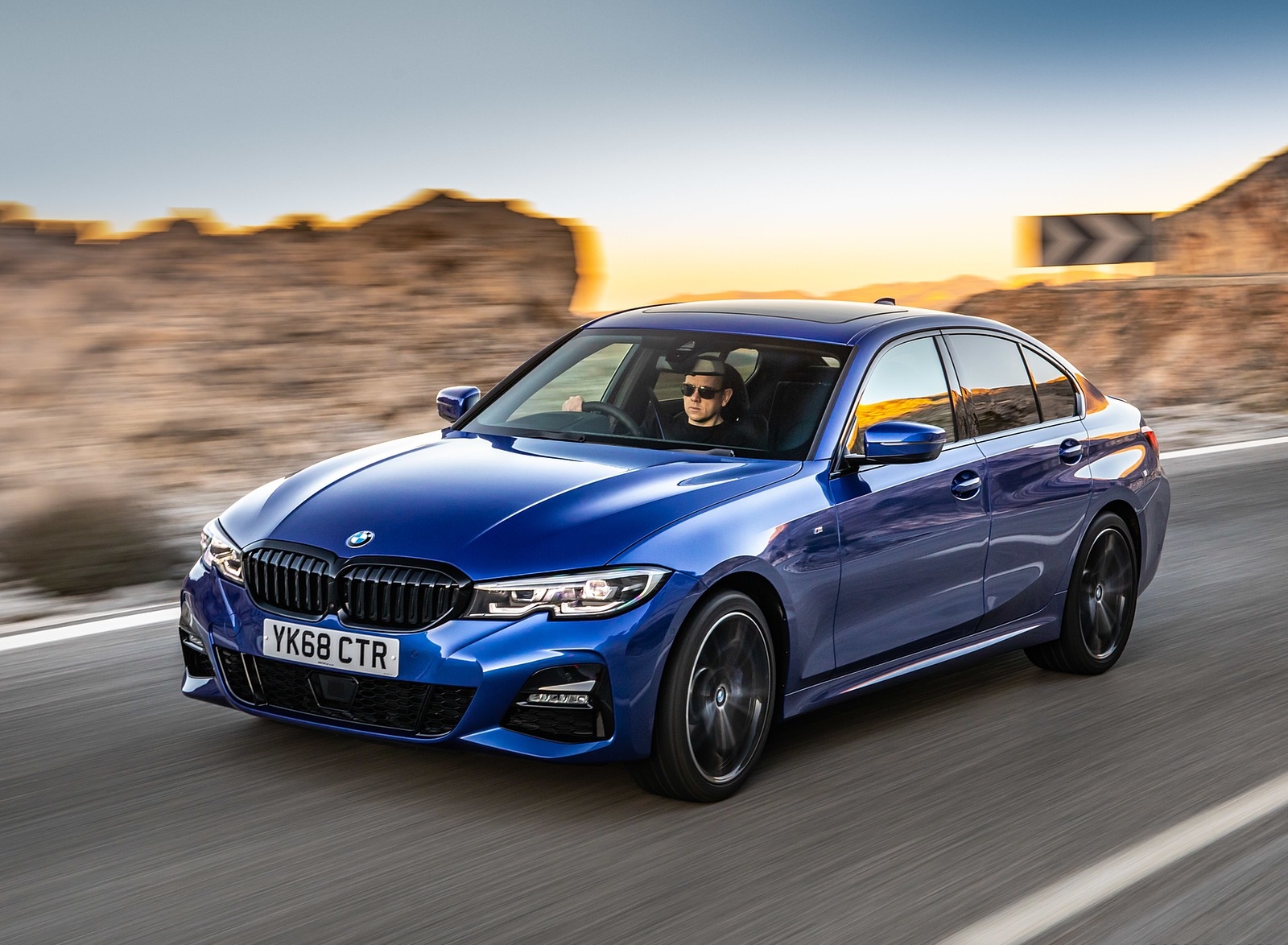 2019 BMW 3-Series Saloon 320d xDrive (UK-Spec) Front Three-Quarter Wallpapers #21 of 46