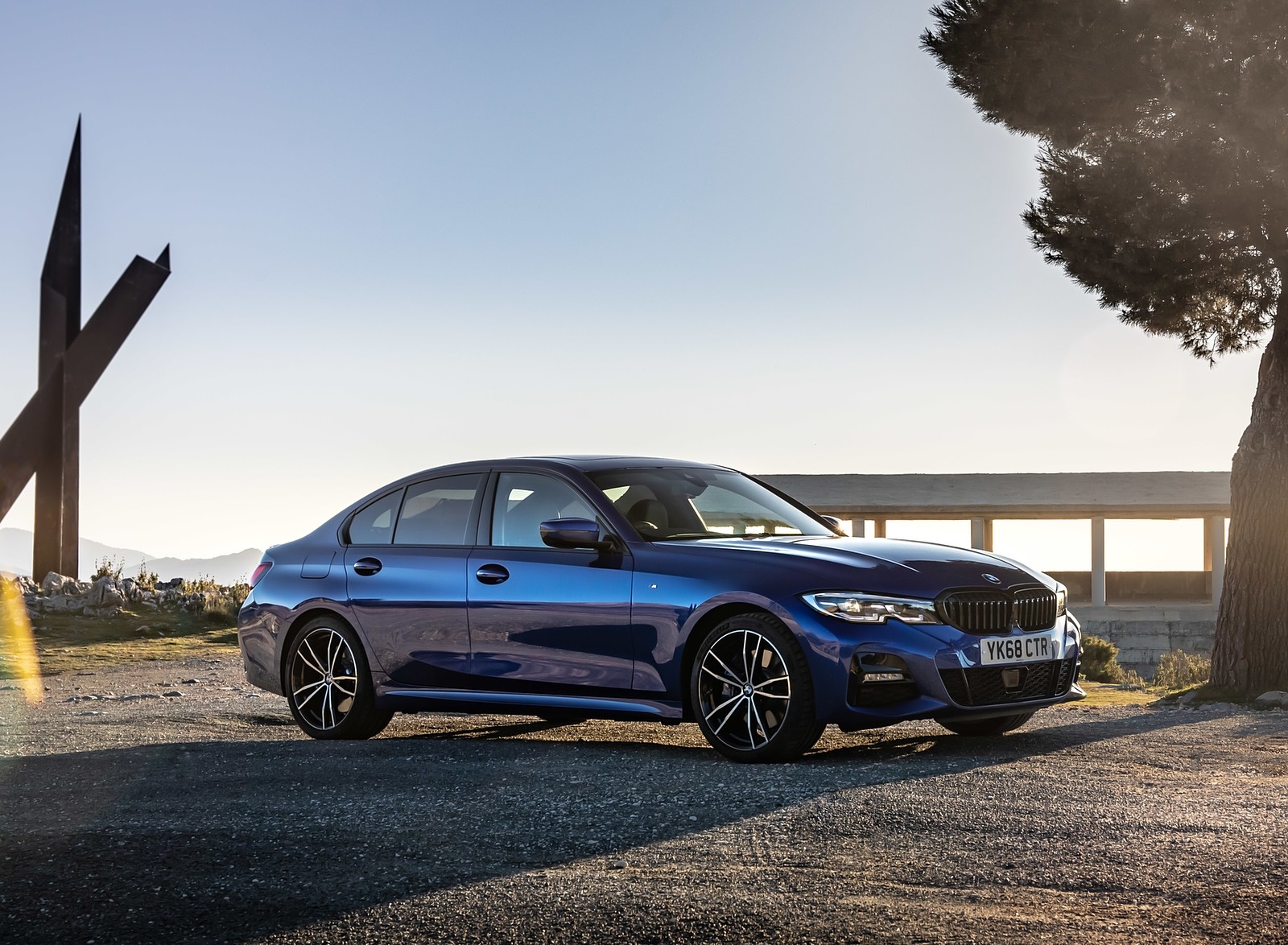 2019 BMW 3-Series Saloon 320d xDrive (UK-Spec) Front Three-Quarter Wallpapers #28 of 46
