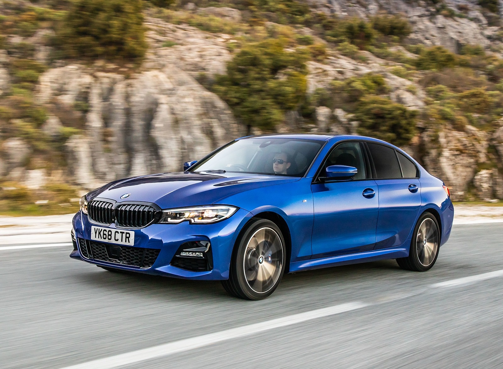 2019 BMW 3-Series Saloon 320d xDrive (UK-Spec) Front Three-Quarter Wallpapers #22 of 46