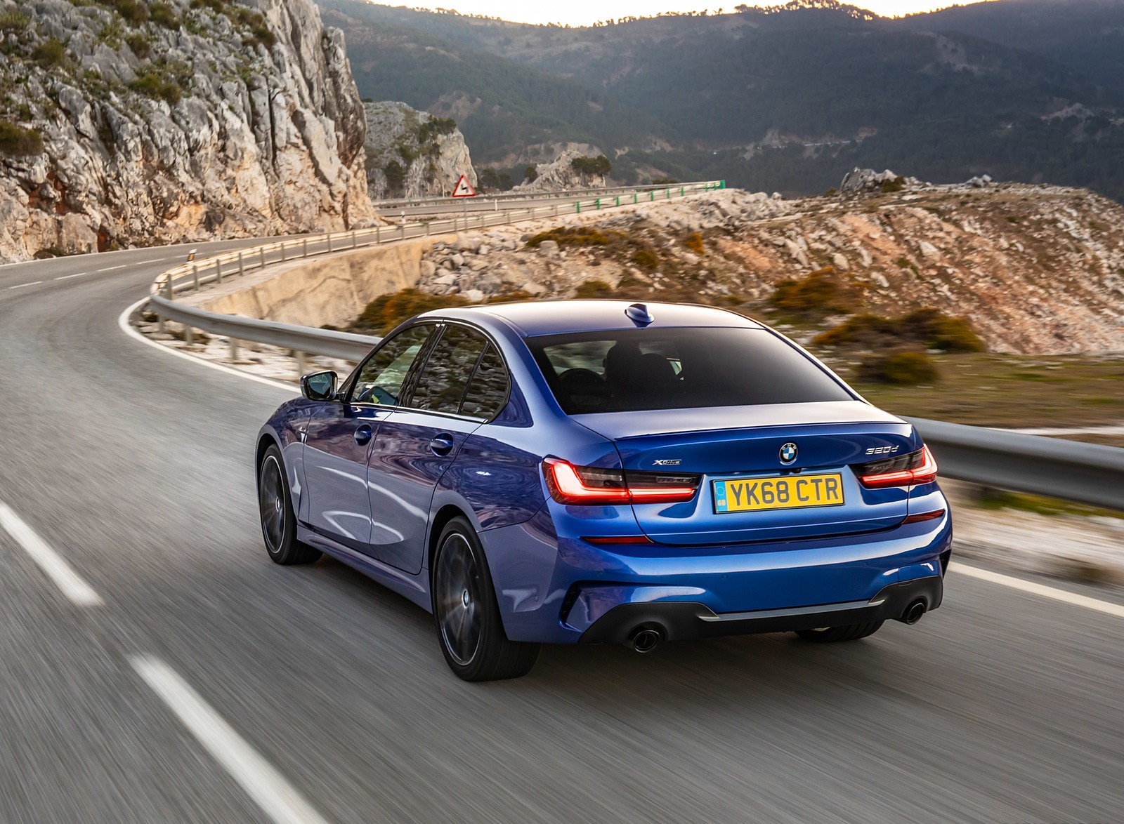 2019 BMW 3-Series Saloon 320d xDrive (UK-Spec) Rear Three-Quarter Wallpapers #13 of 46