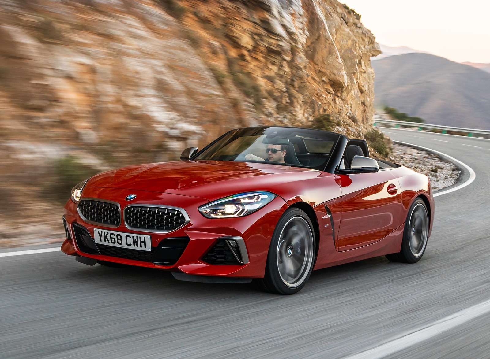 2019 BMW Z4 M40i (UK-Spec) Front Three-Quarter Wallpapers #51 of 140