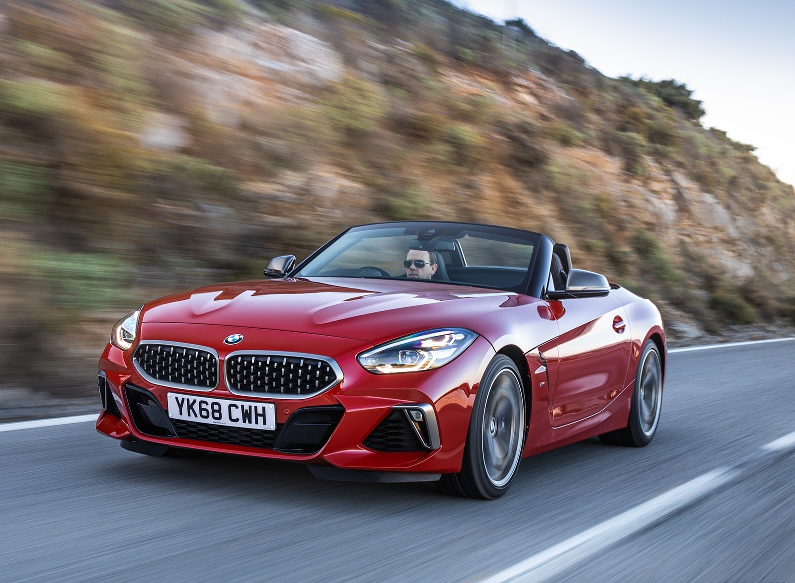 2019 BMW Z4 M40i (UK-Spec) Front Three-Quarter Wallpapers #52 of 140