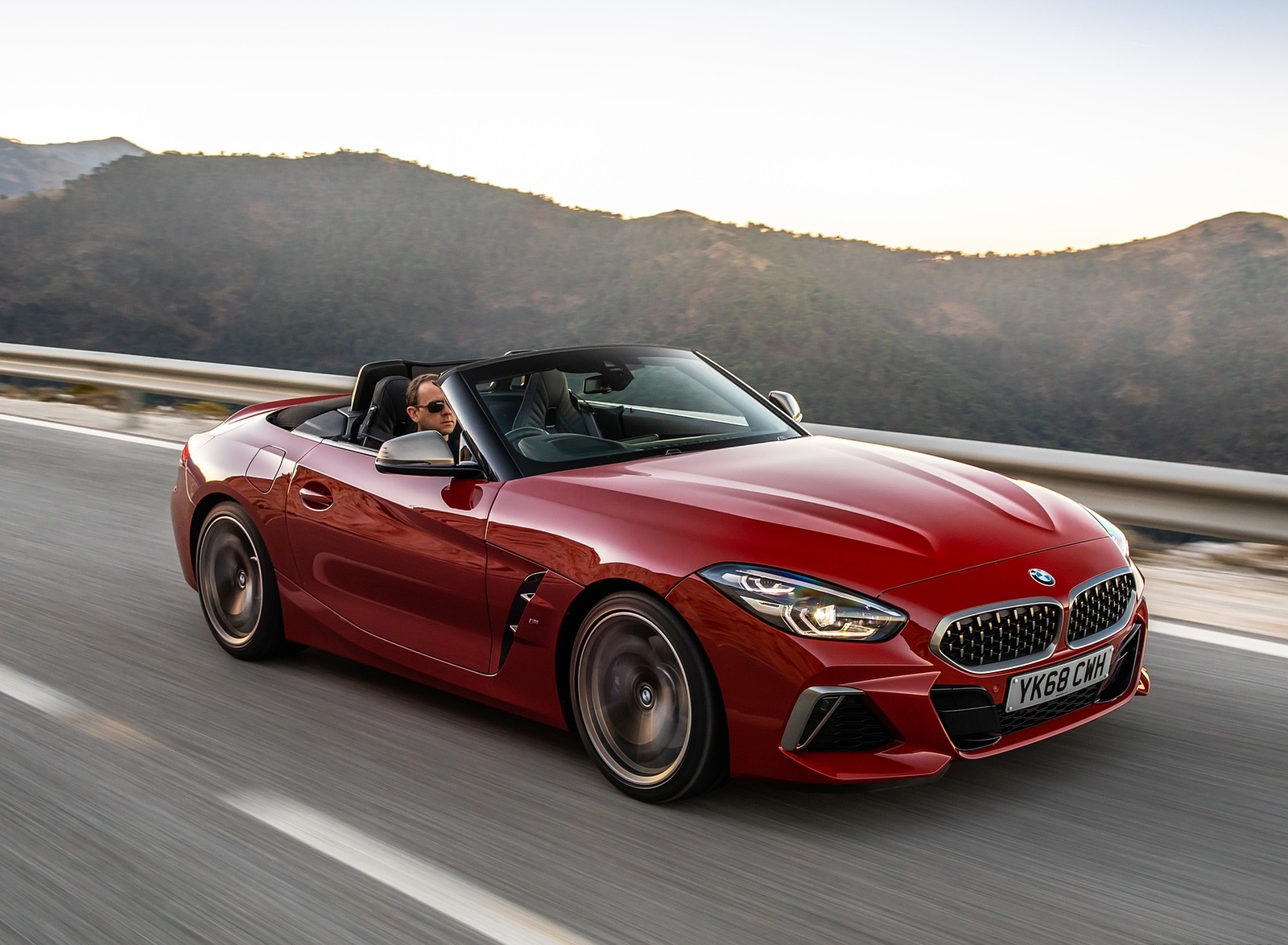 2019 BMW Z4 M40i (UK-Spec) Front Three-Quarter Wallpapers #65 of 140