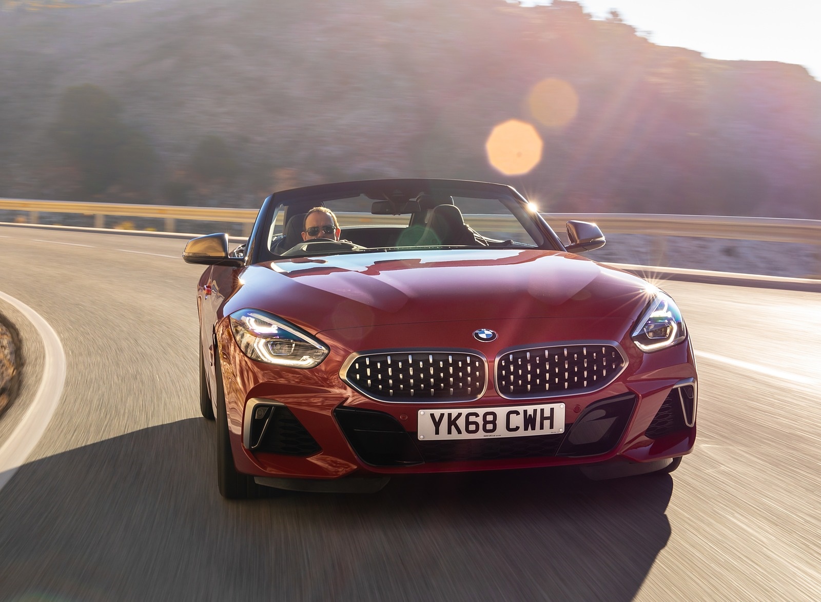 2019 BMW Z4 M40i (UK-Spec) Front Wallpapers #66 of 140