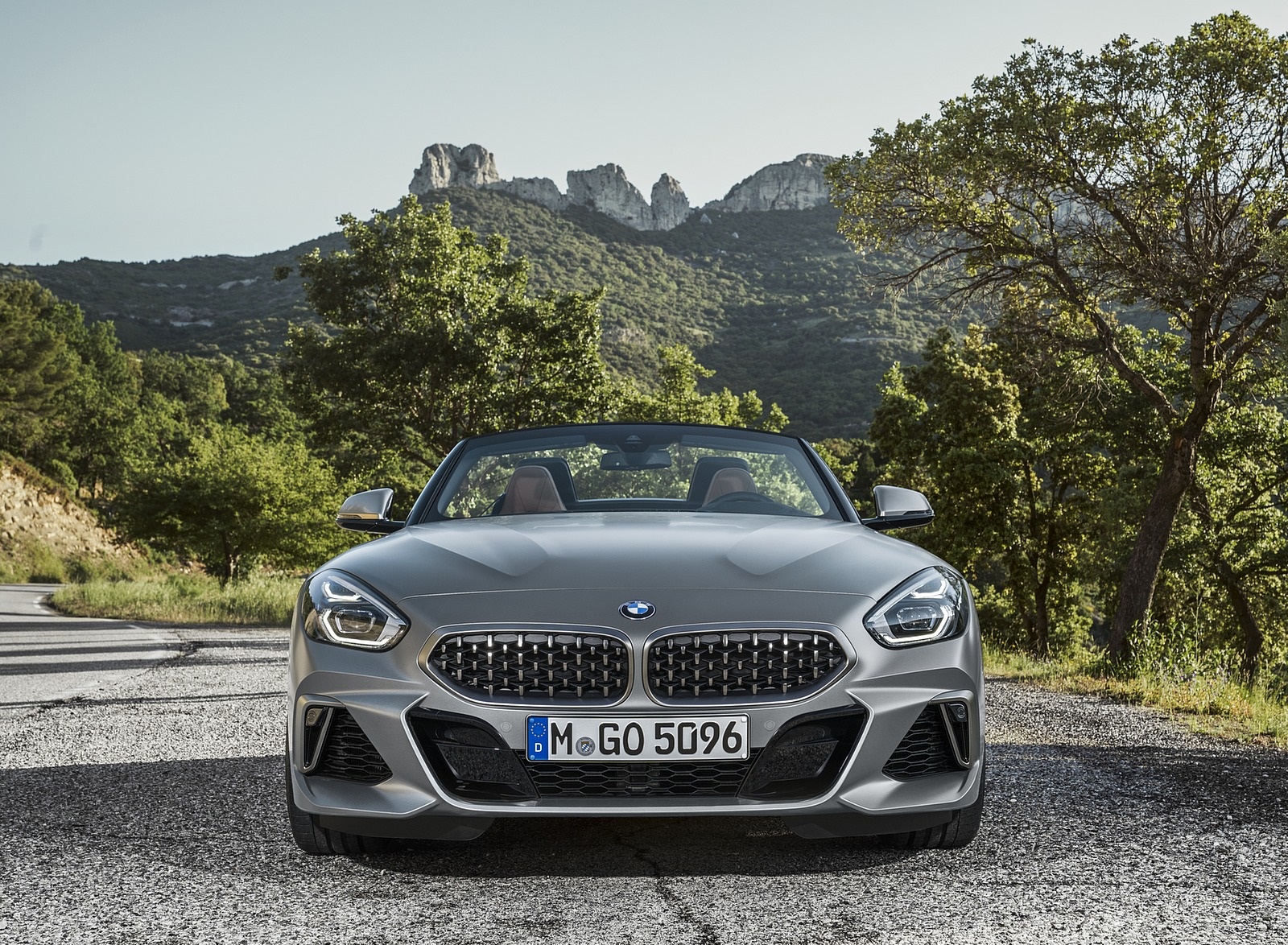 2019 BMW Z4 M40i (UK-Spec) Front Wallpapers #118 of 140