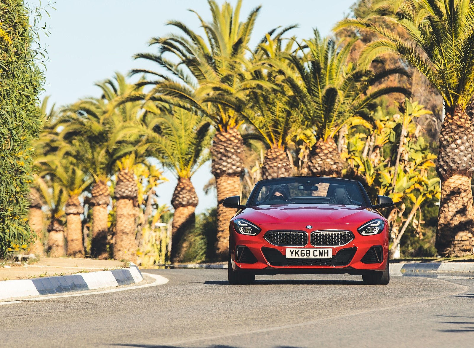 2019 BMW Z4 M40i (UK-Spec) Front Wallpapers #77 of 140