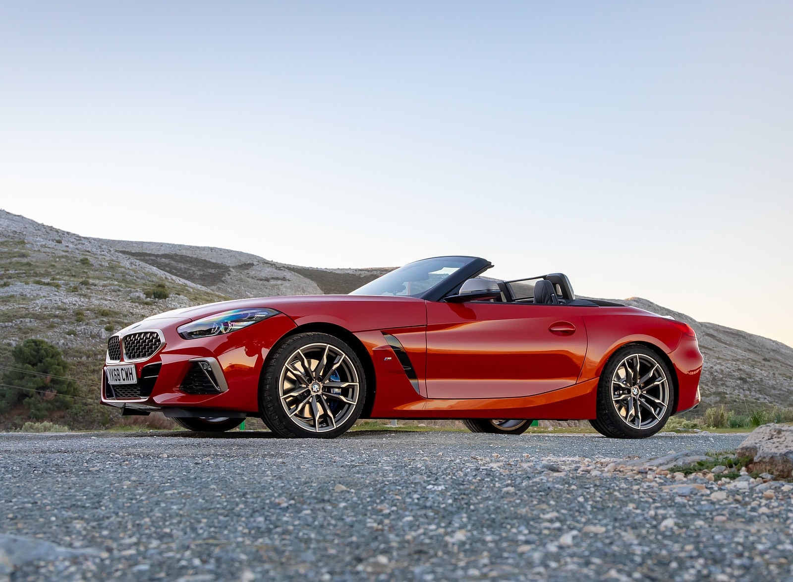 2019 BMW Z4 M40i (UK-Spec) Side Wallpapers #79 of 140