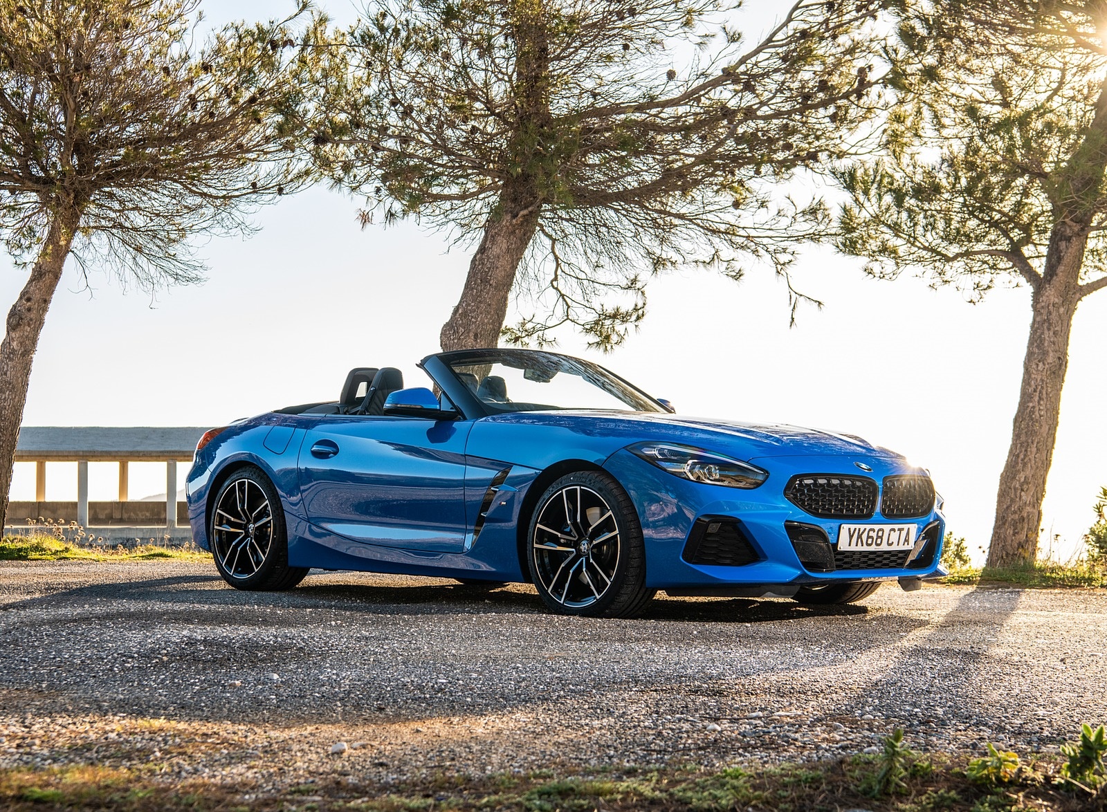 2019 BMW Z4 sDrive20i (UK-Spec) Front Three-Quarter Wallpapers #18 of 140