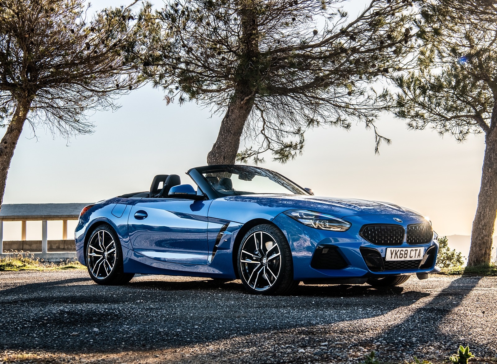 2019 BMW Z4 sDrive20i (UK-Spec) Front Three-Quarter Wallpapers #19 of 140
