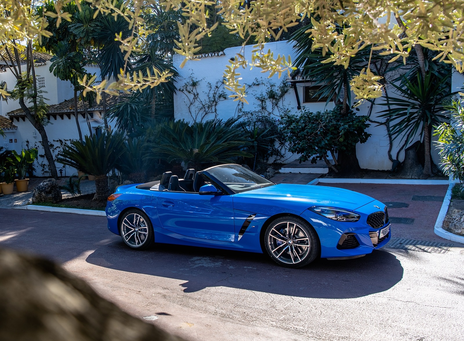 2019 BMW Z4 sDrive20i (UK-Spec) Front Three-Quarter Wallpapers #33 of 140