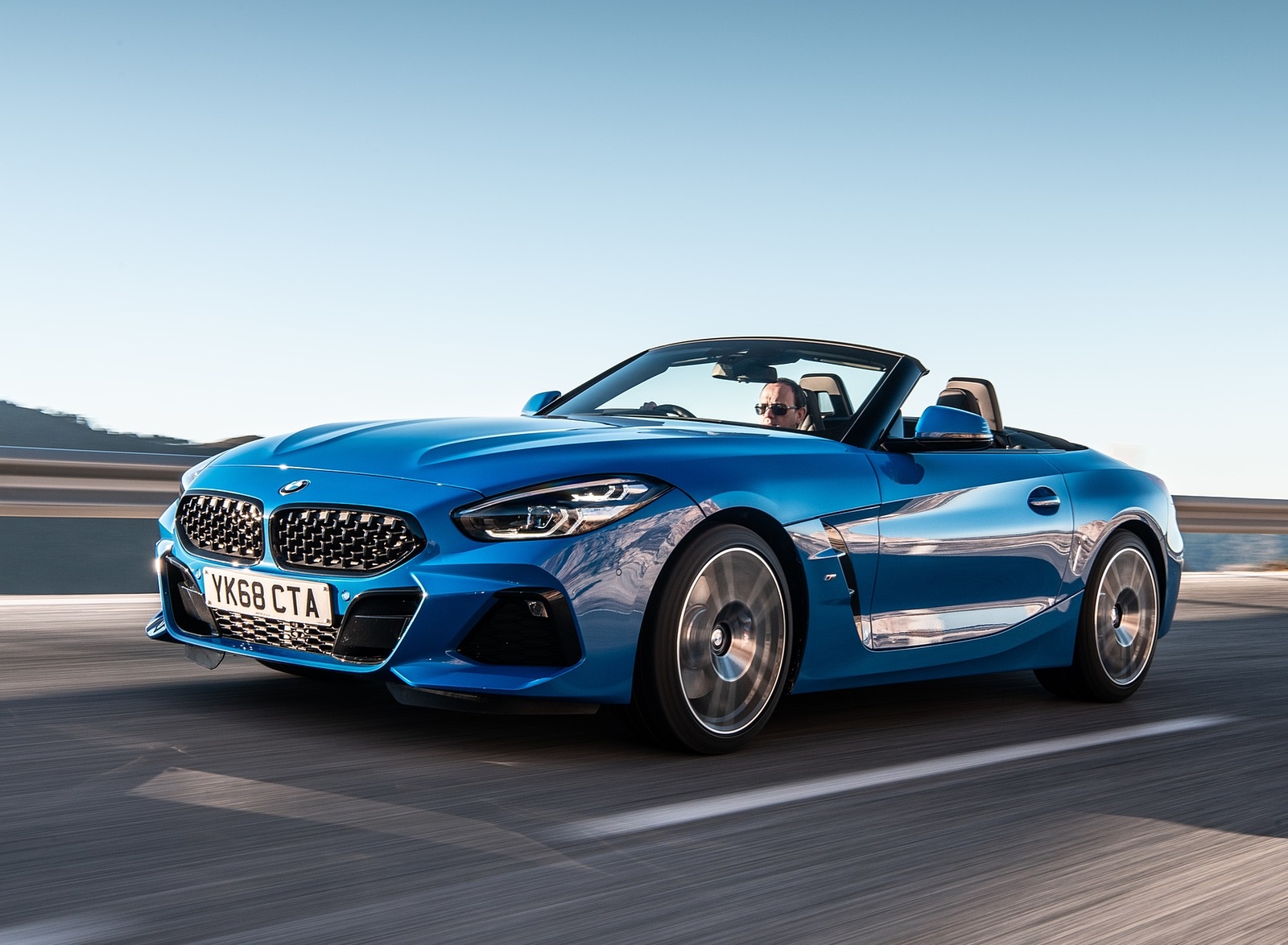 2019 BMW Z4 sDrive20i (UK-Spec) Front Three-Quarter Wallpapers #11 of 140