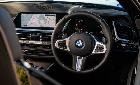 2019 BMW Z4 sDrive20i (UK-Spec) Interior Steering Wheel Wallpapers 450x275 (42)