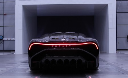 2019 Bugatti La Voiture Noire Aerodynamic Testing in Wind Tunnel Wallpapers 450x275 (25)