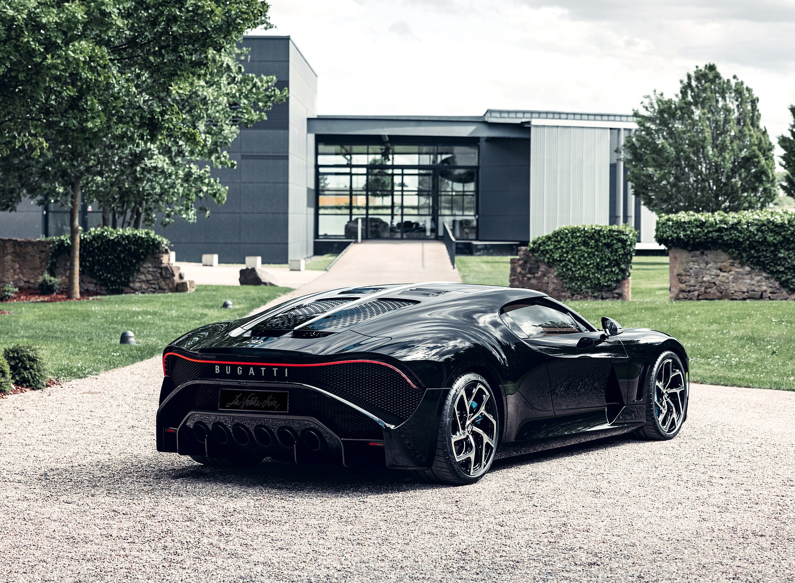 2019 Bugatti La Voiture Noire Rear Three-Quarter Wallpapers (9)