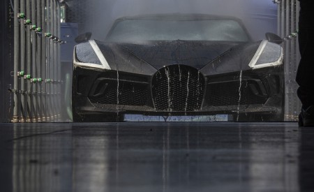 2019 Bugatti La Voiture Noire Water Testing Wallpapers 450x275 (24)