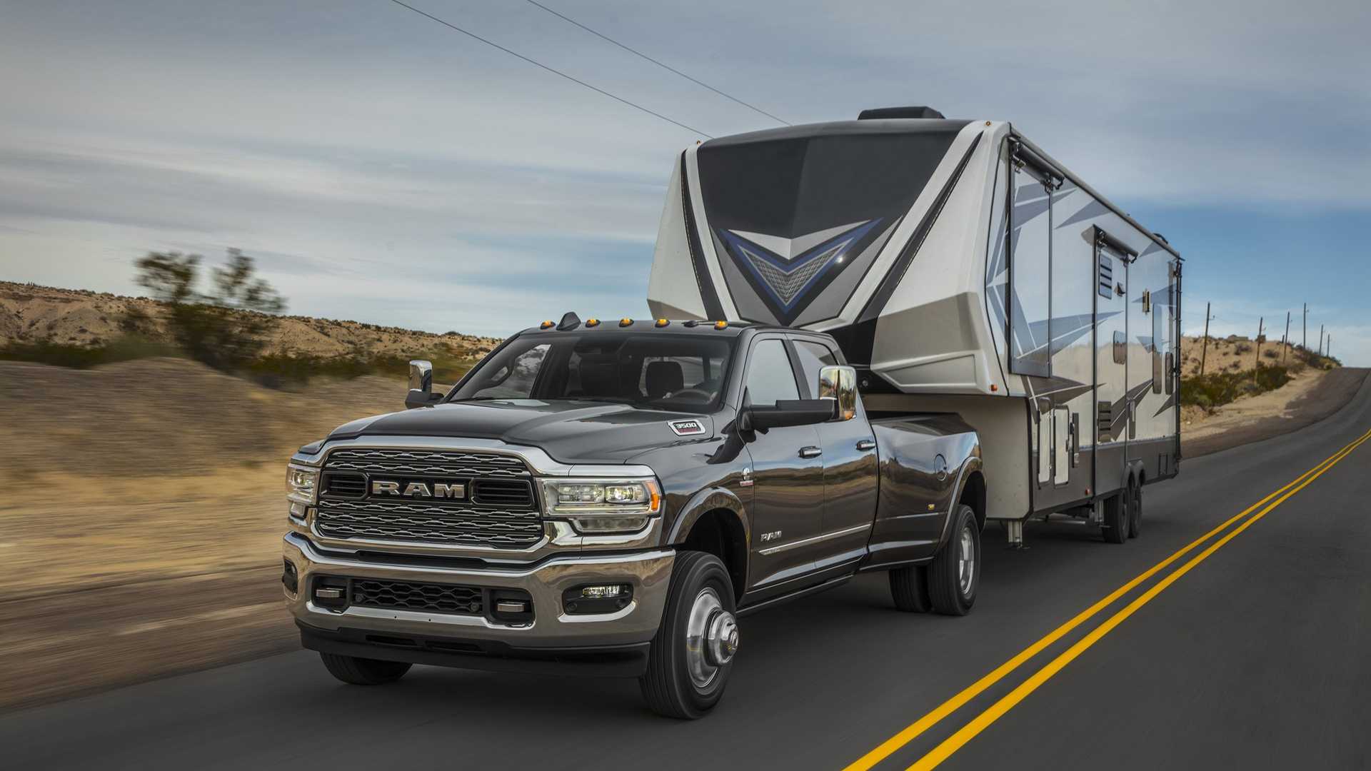 2019 Ram 2500 Heavy Duty Front Three-Quarter Wallpapers #3 of 36