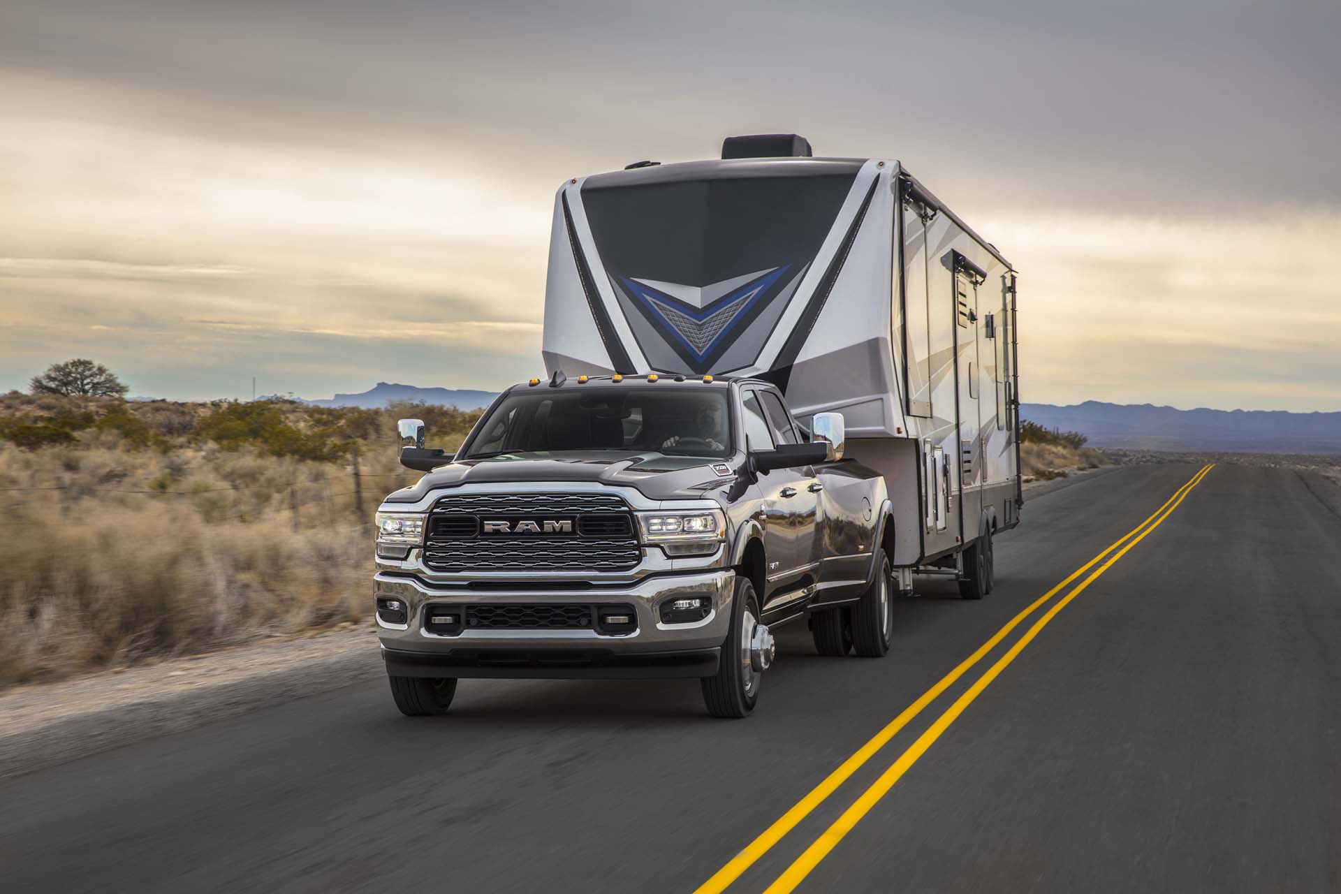 2019 Ram 2500 Heavy Duty Front Three-Quarter Wallpapers (1)