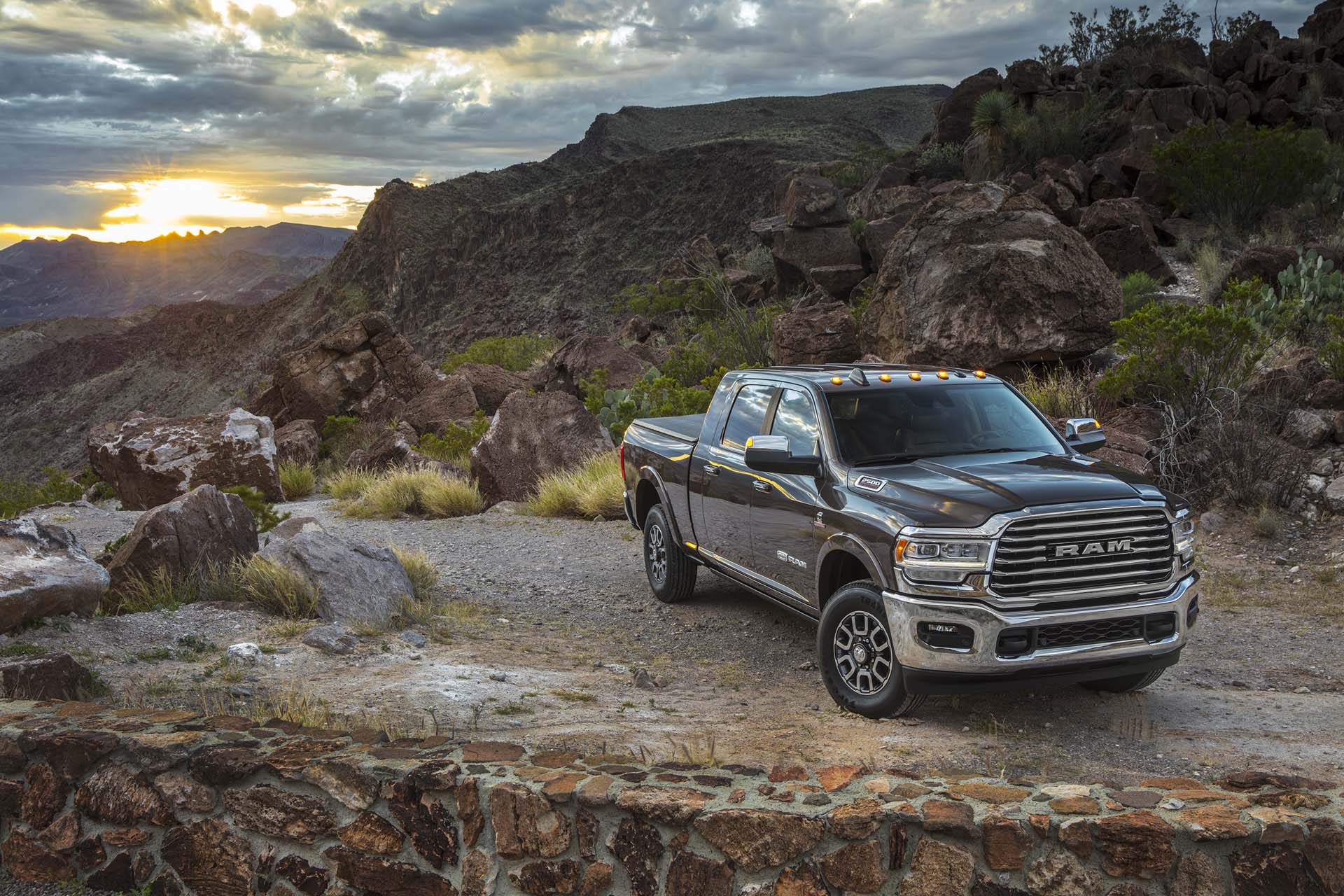 2019 Ram 2500 Heavy Duty Front Three-Quarter Wallpapers #21 of 36