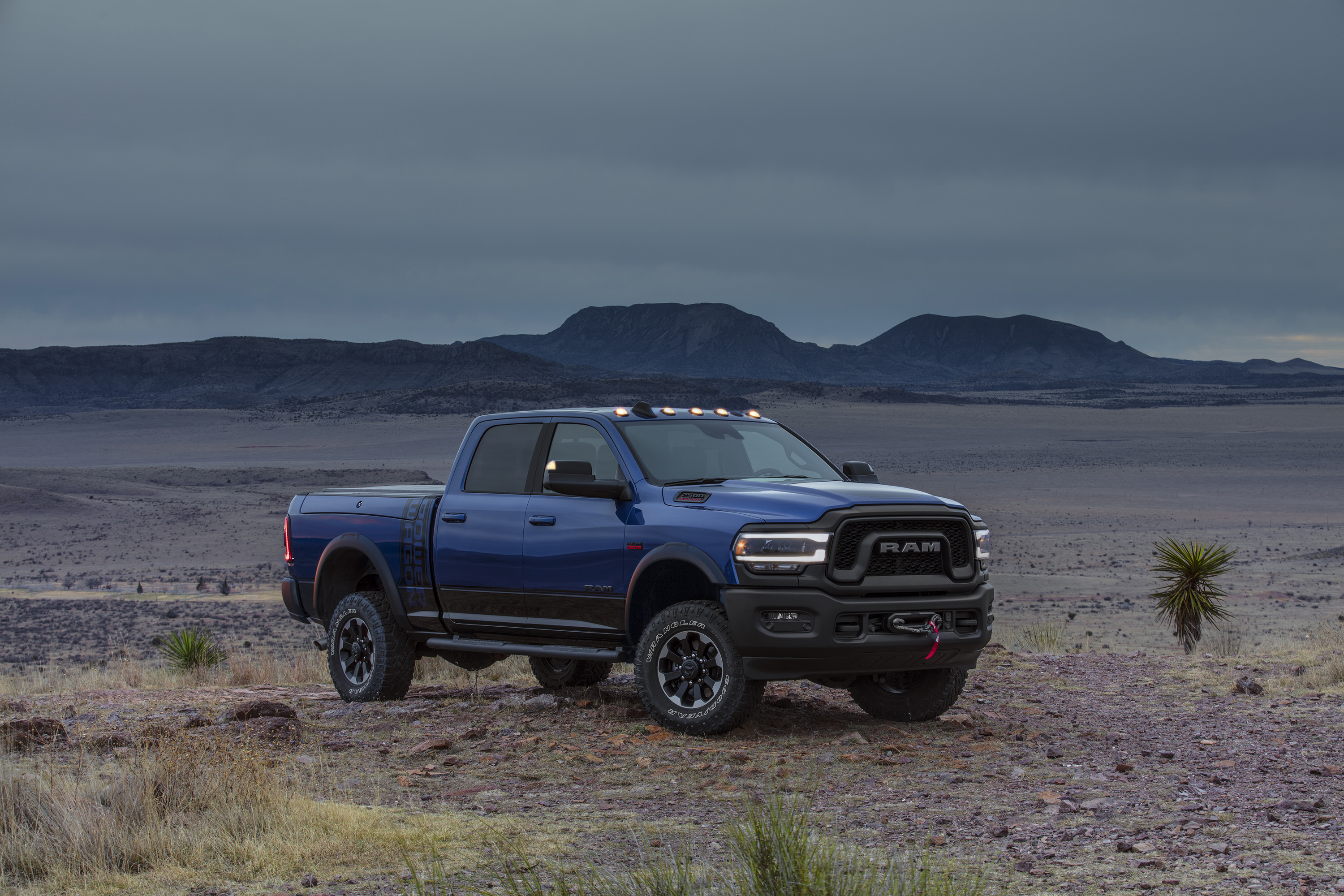 2019 Ram 2500 Power Wagon (Color: Blue Streak) Front Three-Quarter Wallpapers #21 of 64