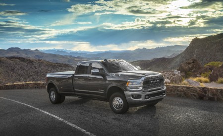 2019 Ram 3500 Heavy Duty Limited Crew Cab Dually Front Three-Quarter Wallpapers 450x275 (5)