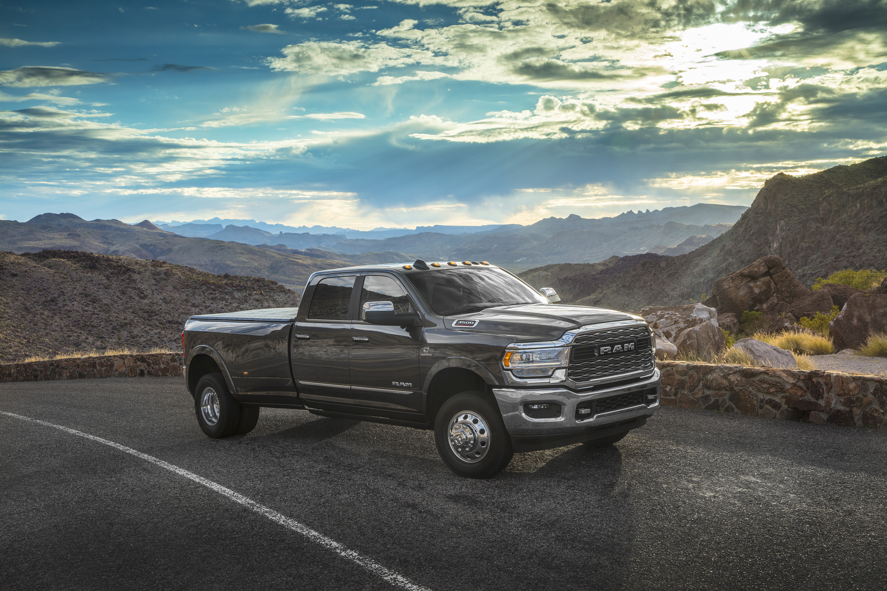 2019 Ram 3500 Heavy Duty Limited Crew Cab Dually Front Three-Quarter Wallpapers #5 of 28