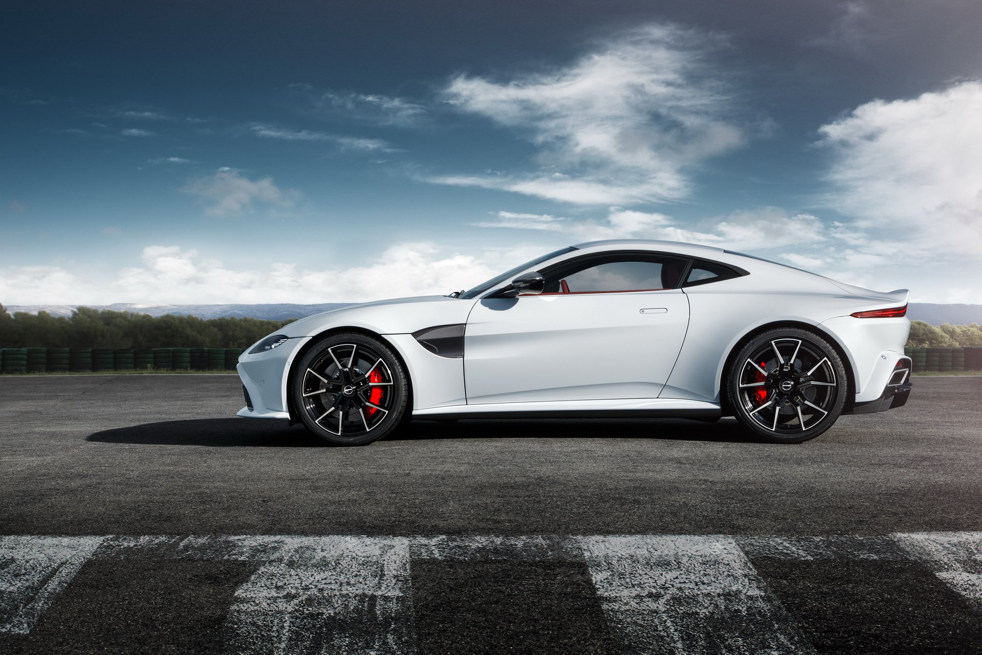 2019 STARTECH Aston Martin Vantage Side Wallpapers (3)