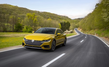 2019 Volkswagen Arteon R-Line Front Three-Quarter Wallpapers 450x275 (1)