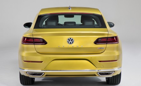 2019 Volkswagen Arteon (US-Spec) Rear Wallpapers 450x275 (14)