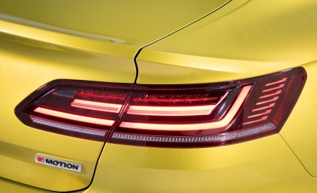2019 Volkswagen Arteon (US-Spec) Tail Light Wallpapers 450x275 (16)