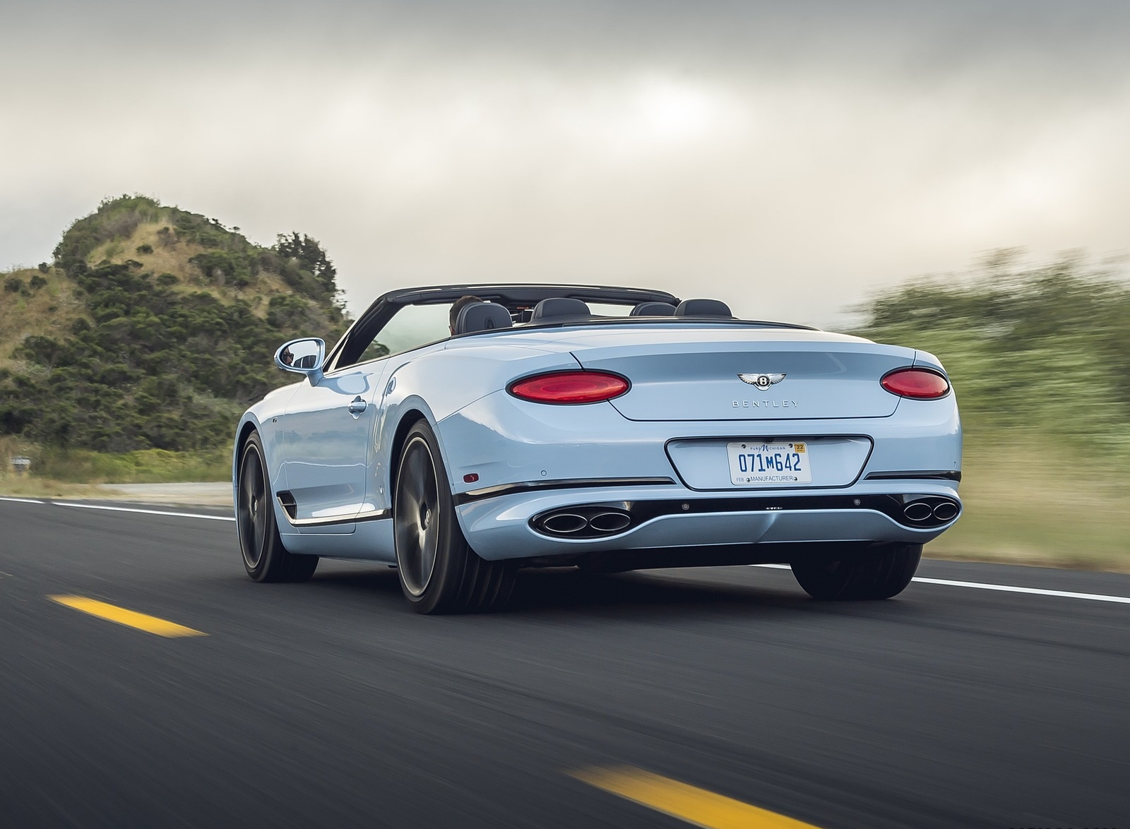 Continental gt v8 Convertible фиолетовая