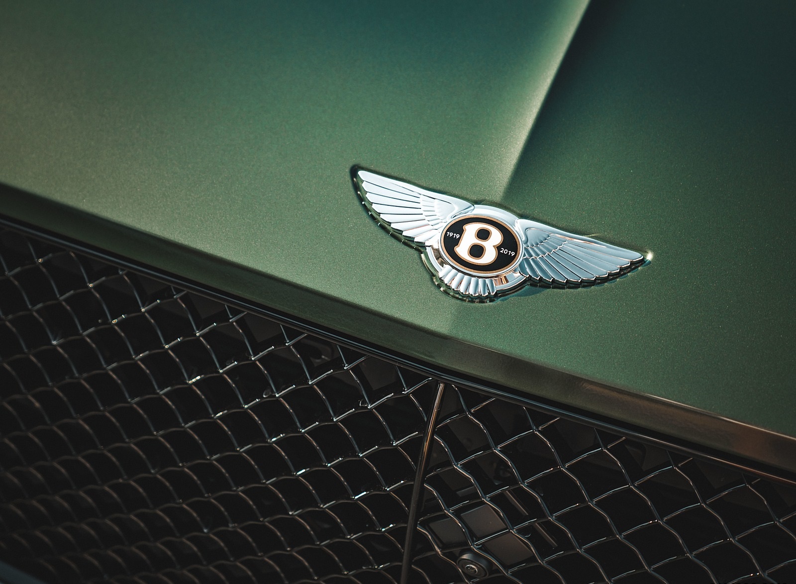 2020 Bentley Continental GT V8 Coupe Badge Wallpapers #87 of 135
