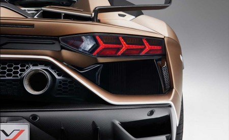 2020 Lamborghini Aventador SVJ Roadster Tail Light Wallpapers 450x275 (21)