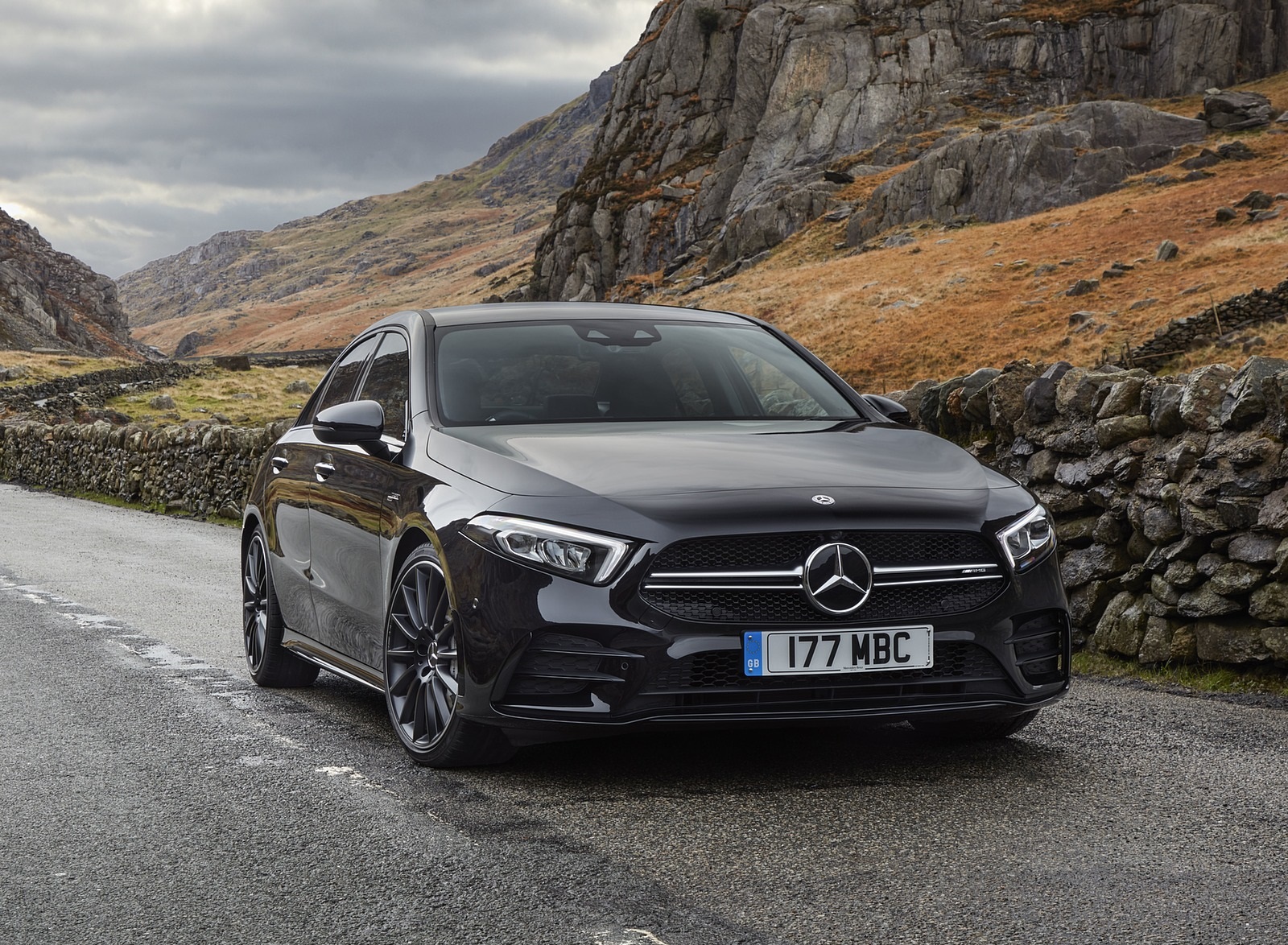 2020 Mercedes-AMG A 35 Sedan (UK-Spec) Front Wallpapers #17 of 101