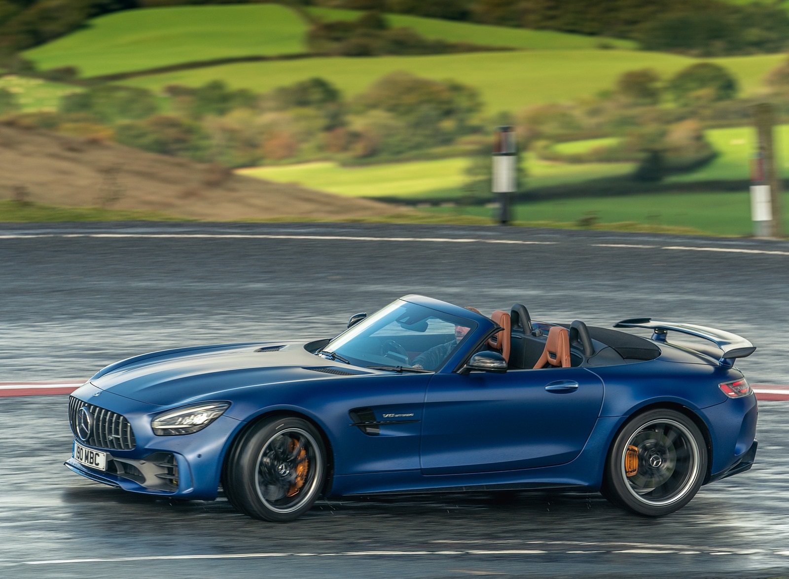 2020 Mercedes-AMG GT R Roadster (UK-Spec) Front Three-Quarter Wallpapers #39 of 150