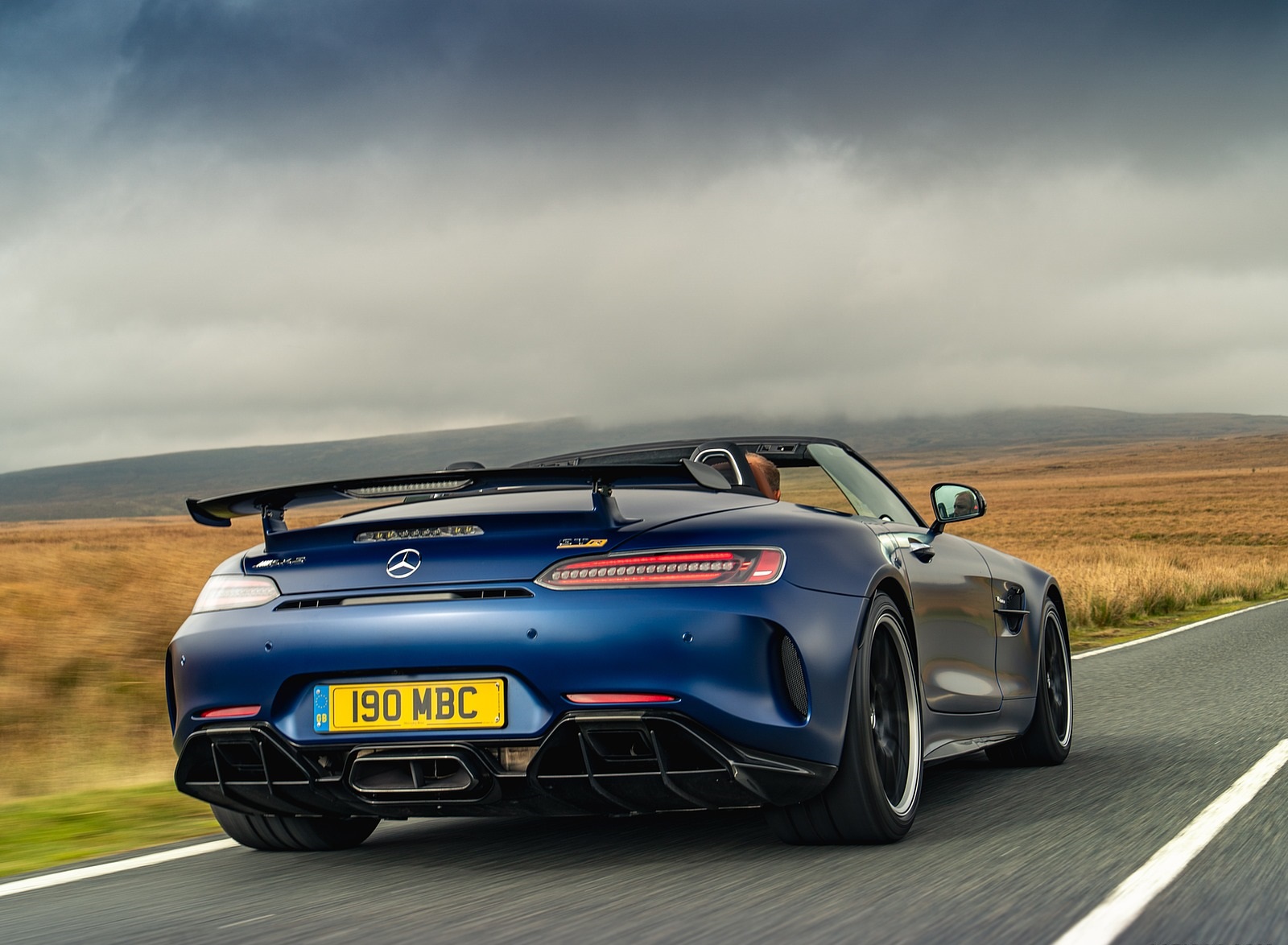 Mercedes Benz AMG gt r родстер