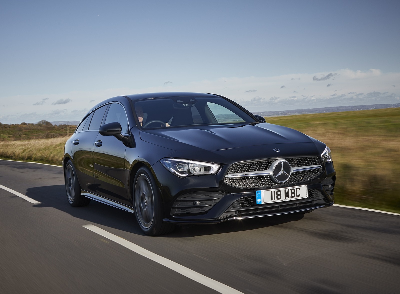 2020 Mercedes-Benz CLA 220 Shooting Brake (UK-Spec) Front Three-Quarter Wallpapers #4 of 104