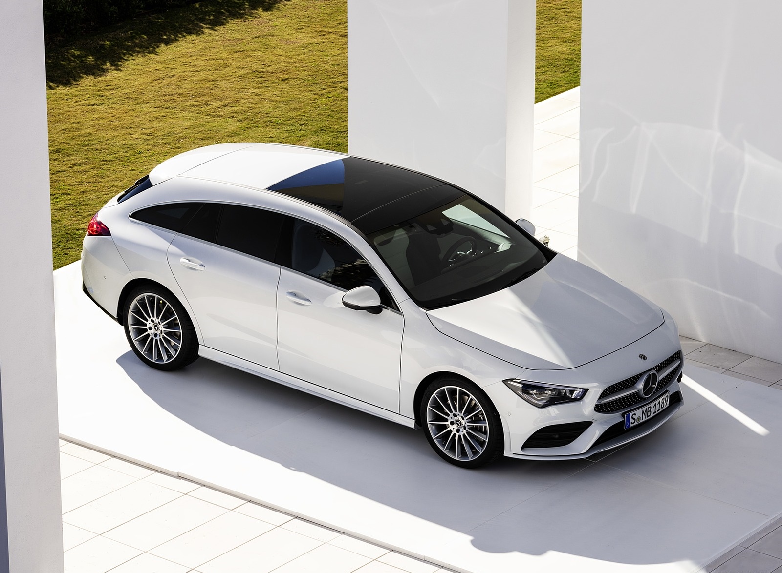 2020 Mercedes-Benz CLA Shooting Brake AMG-Line (Color: Digital White) Front Three-Quarter Wallpapers #72 of 104