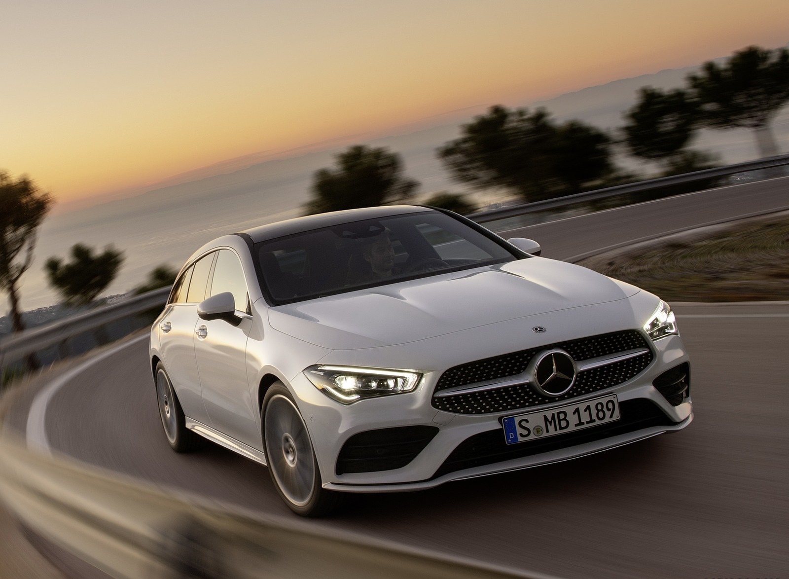 2020 Mercedes-Benz CLA Shooting Brake AMG-Line (Color: Digital White) Front Wallpapers #62 of 104