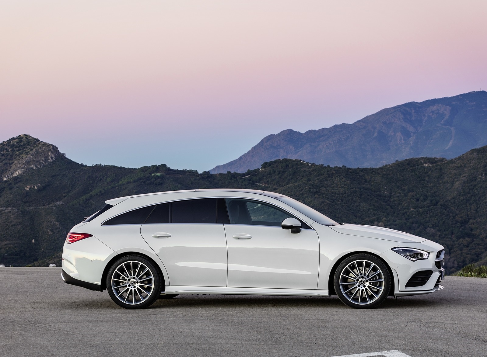 2020 Mercedes-Benz CLA Shooting Brake AMG-Line (Color: Digital White) Side Wallpapers #68 of 104