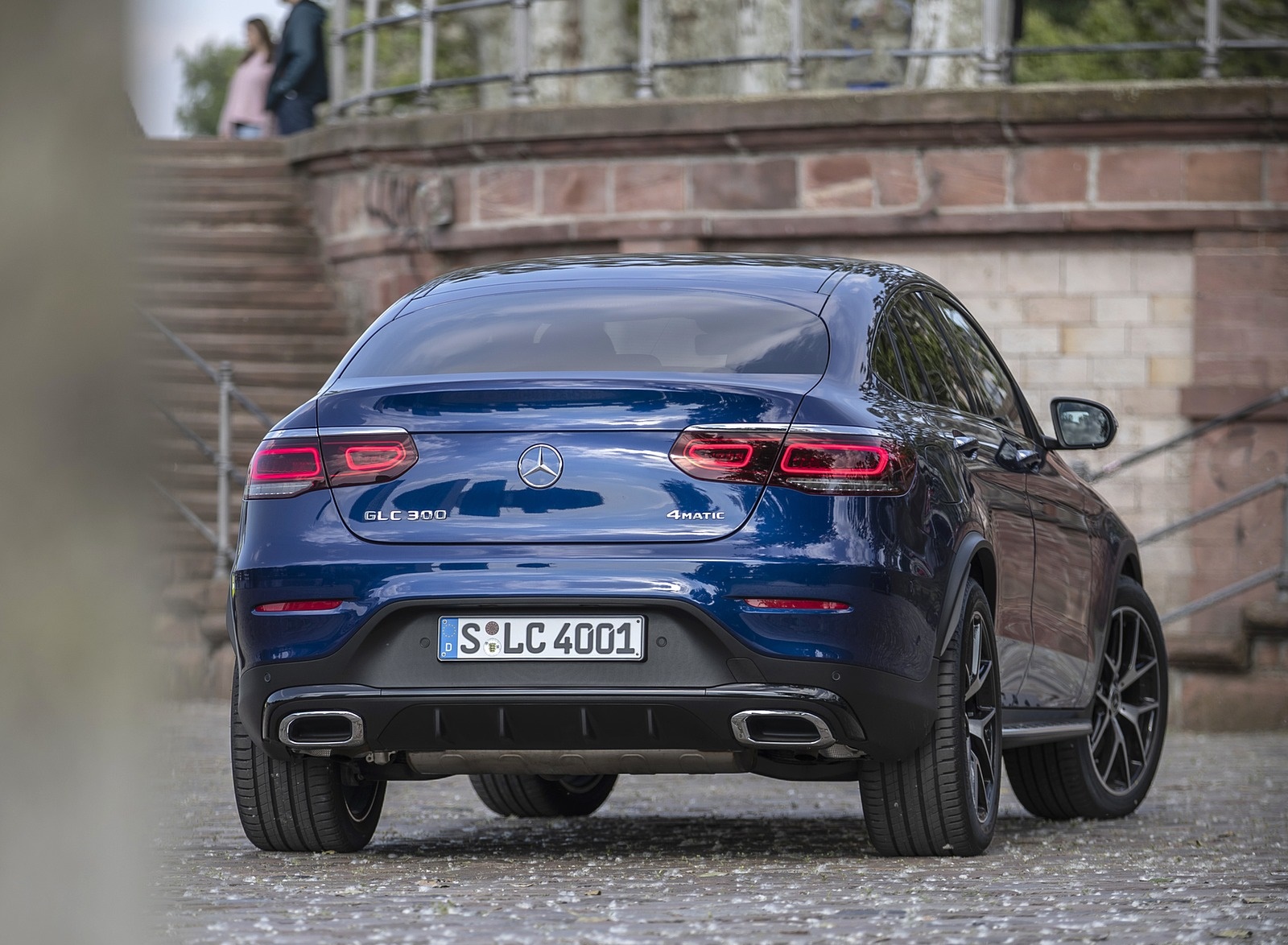2020 Mercedes-Benz GLC 300 4MATIC Coupe (Color: Brilliant Blue Metallic) Rear Wallpapers #61 of 94