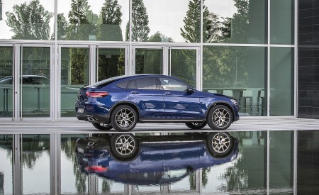 2020 Mercedes-Benz GLC 300 4MATIC Coupe (Color: Brilliant Blue Metallic) Side Wallpapers 450x275 (63)