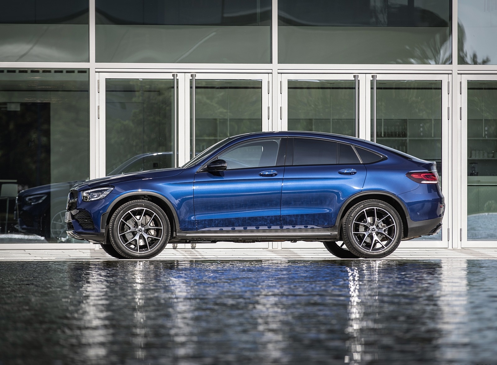 2020 Mercedes-Benz GLC 300 4MATIC Coupe (Color: Brilliant Blue Metallic) Side Wallpapers #65 of 94