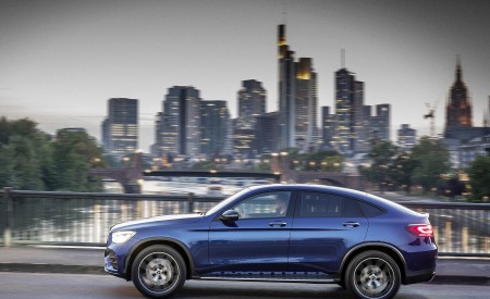 2020 Mercedes-Benz GLC 300 4MATIC Coupe (Color: Brilliant Blue Metallic) Side Wallpapers 450x275 (56)