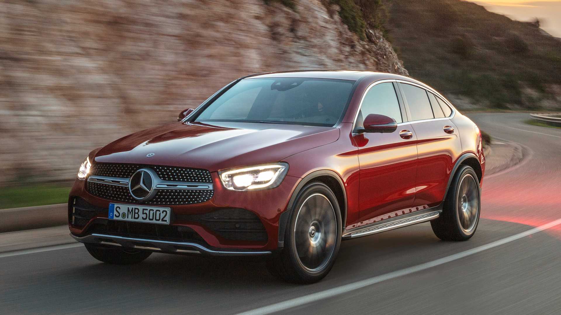 2020 Mercedes-Benz GLC 300 Coupe 4MATIC (Color: Designo Hyacinth Red Metallic) Front Three-Quarter Wallpapers #79 of 94